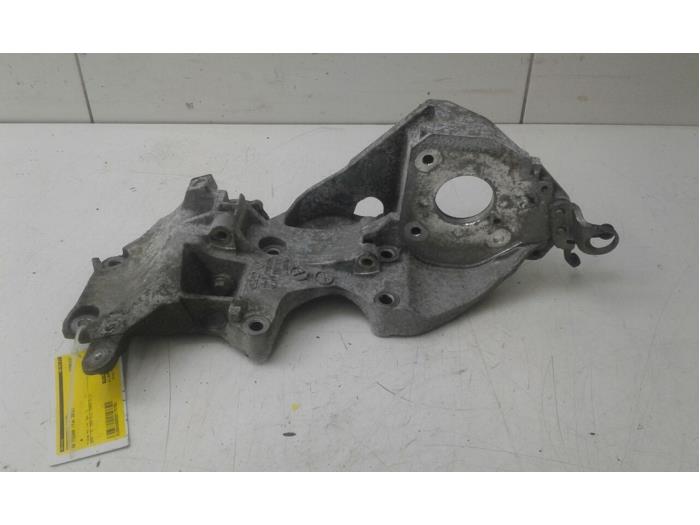 Usagé Support dynamo haut Volkswagen Tiguan (5N1/2) Prix € 51,45 Règlement à la marge proposé par Wessel Parts & Service B.V.