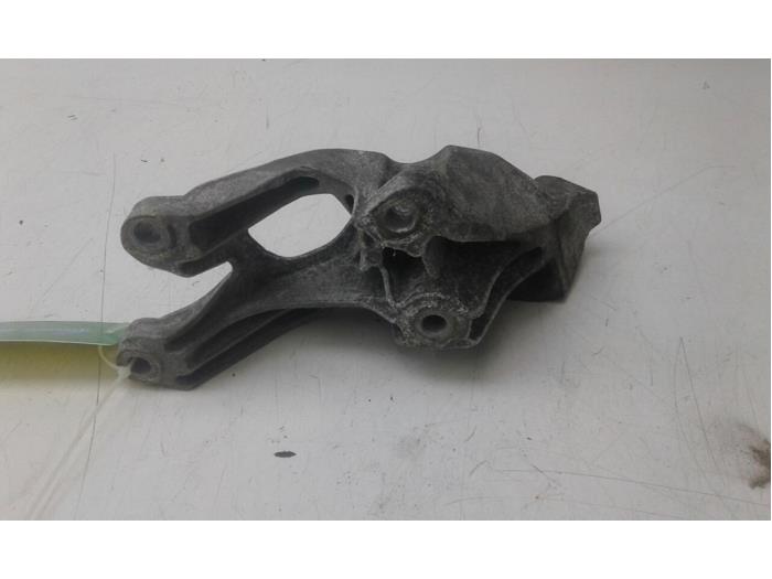 Usagé Support moteur Audi Q5 (8RB) 2.0 TDI 16V Quattro Prix € 61,95 Règlement à la marge proposé par Wessel Parts & Service B.V.