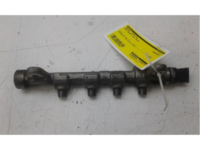 Fuel injector nozzle from a Fiat Ducato (250) 2.0 D 115 Multijet 2015