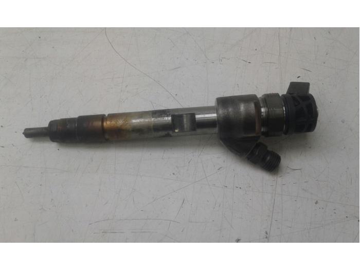 Injector (diesel) from a BMW 1 serie (F20) 116d 1.6 16V Efficient Dynamics 2013