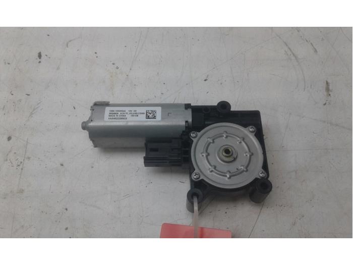 Używane Silnik szyberdachu Opel Combo Life/Tour 1.5 CDTI 130 Cena na żądanie oferowane przez Wessel Parts & Service B.V.
