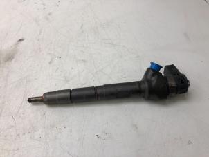 Used Injector (diesel) Volkswagen Caddy Combi III (2KB,2KJ) 2.0 TDI 16V DPF Price on request offered by Autobedrijf G.H. Wessel B.V.