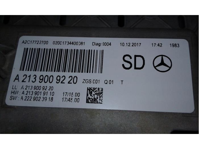 Affichage navigation d'un Mercedes-Benz E (R238) E-300 2.0 Turbo 16V 2017