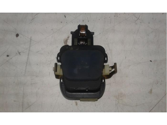 Begagnade Regnsensor Mercedes GLE (W166) 500 e 3.0 V6 24V 4-Matic Pris € 51,45 Marginaltabell erbjuds av Wessel Parts & Service B.V.