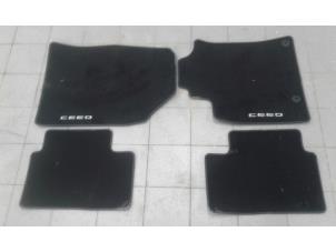 Used Set of mats Kia Ceed (CDB5/CDBB) 1.6 CRDi 16V 115 Price € 69,00 Margin scheme offered by Autobedrijf G.H. Wessel B.V.
