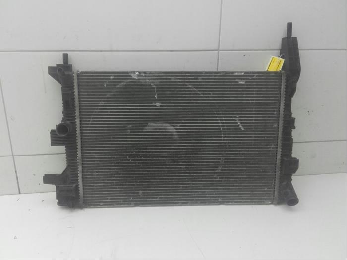 Usagé Radiateur Ford Focus 3 Wagon 1.6 Ti-VCT 16V Flexifuel Prix € 78,75 Règlement à la marge proposé par Wessel Parts & Service B.V.