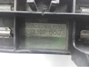 Używane Chlodnica Mercedes SLK (R170) 2.0 200 16V Cena € 65,00 Procedura marży oferowane przez Autobedrijf G.H. Wessel B.V.