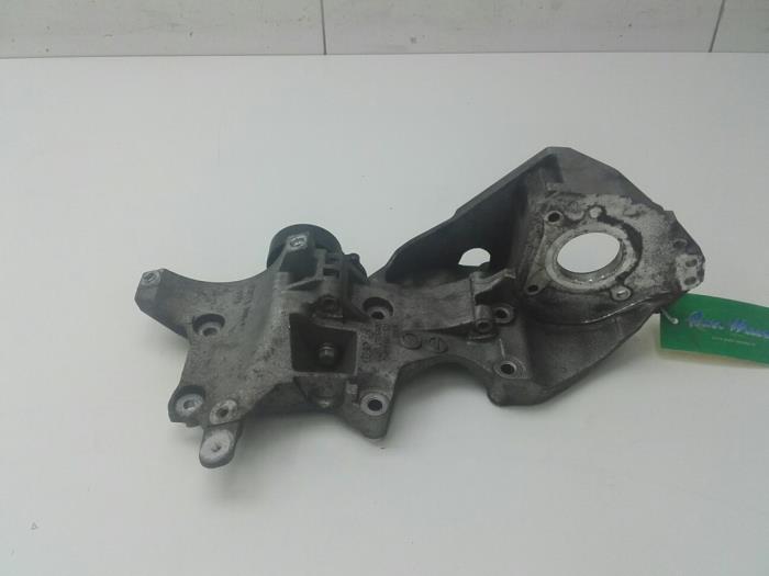 Usagé Support dynamo haut Volkswagen Passat Variant (365) 1.6 TDI 16V Bluemotion Prix € 51,45 Règlement à la marge proposé par Wessel Parts & Service B.V.