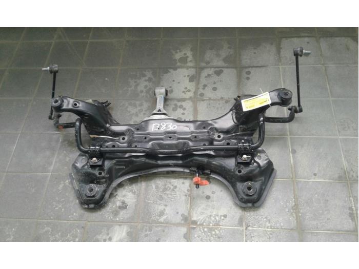 Usados Subchasis Kia Carens IV (RP) 1.6 GDI 16V Precio € 208,95 Norma de margen ofrecido por Wessel Parts & Service B.V.