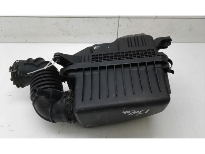 Begagnade Luftfilterhus Kia Carens IV (RP) 1.6 GDI 16V Pris € 72,45 Marginaltabell erbjuds av Wessel Parts & Service B.V.