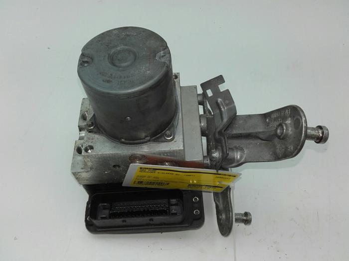 Begagnade ABS-pump Mercedes E (W211) 2.2 E-200 CDI 16V Pris € 208,95 Marginaltabell erbjuds av Wessel Parts & Service B.V.