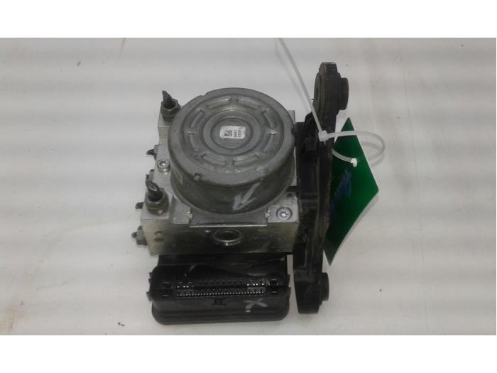 Używane Pompa ABS Audi A3 Sportback (8VA/8VF) 1.6 TDI Ultra 16V Cena € 187,95 Procedura marży oferowane przez Wessel Parts & Service B.V.
