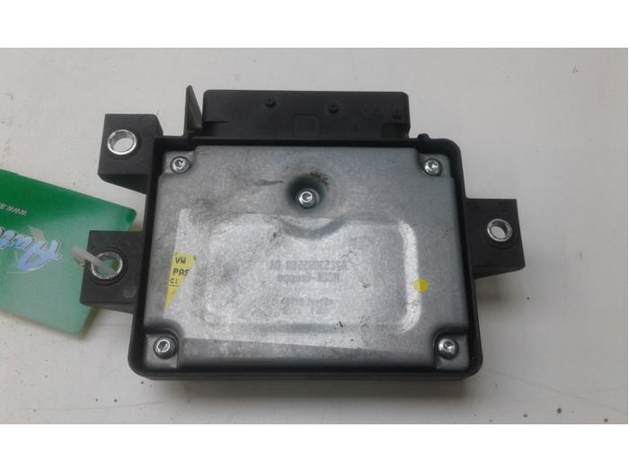 Parking brake module Volkswagen Passat Variant 2.0 TDI 16V 135