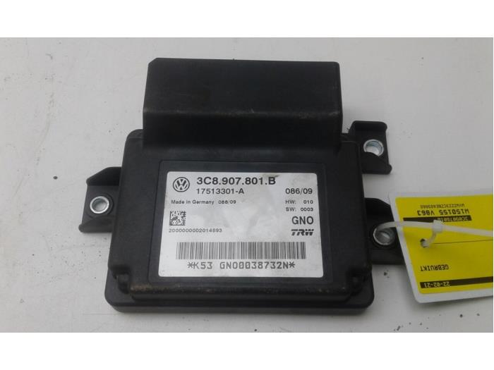 Parking brake module Volkswagen Passat Variant 2.0 TDI 16V 135