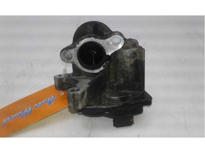 EGR valve from a Mercedes-Benz C Estate (S205) C-200 BlueTEC, C-200 d 1.6 16V 2014