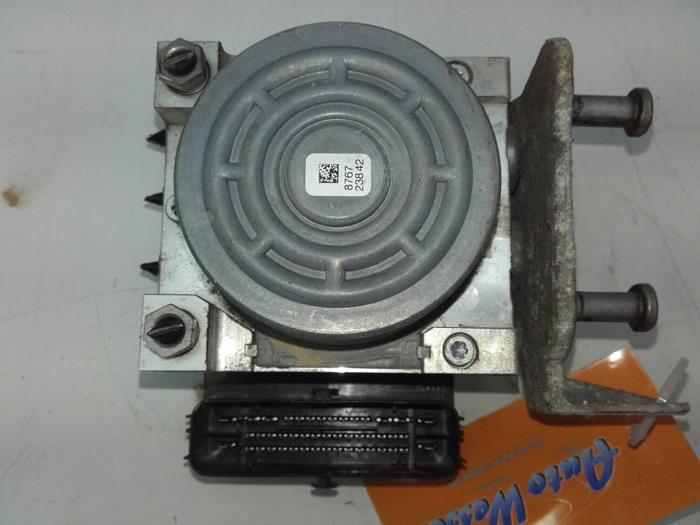 Gebrauchte ABS Pumpe Mercedes C Estate (S205) C-200 BlueTEC, C-200 d 1.6 16V Preis € 236,25 Margenregelung angeboten von Wessel Parts & Service B.V.