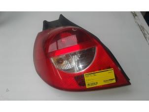 Used Taillight, left Renault Clio III (BR/CR) 1.2 16V 75 Price € 49,00 Margin scheme offered by Autobedrijf G.H. Wessel B.V.