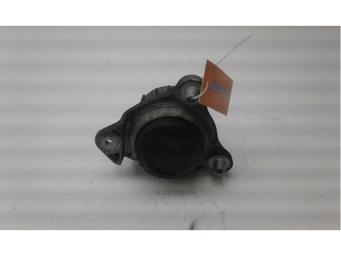 Gebrauchte Motorlager Mercedes V (447.8) 2.1 220 CDI, 220 d 16V Preis € 51,45 Margenregelung angeboten von Wessel Parts & Service B.V.