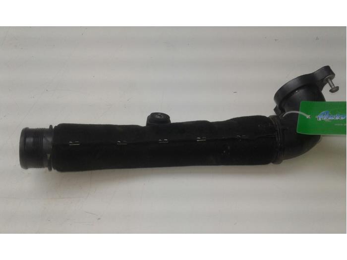 Używane Przewód Turbo Audi A3 Sportback (8VA/8VF) 2.0 TDI 16V Cena € 47,25 Procedura marży oferowane przez Wessel Parts & Service B.V.