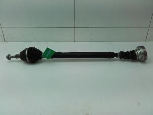 Used Front drive shaft, right Seat Ateca (5FPX) 1.6 TDI 115 Price on request offered by Autobedrijf G.H. Wessel B.V.