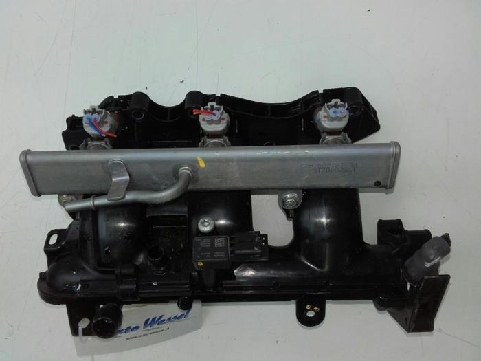 Używane Kolektor dolotowy Nissan Micra (K14) 1.0 IG-T 100 Cena € 208,95 Procedura marży oferowane przez Wessel Parts & Service B.V.