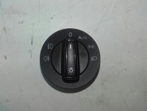 Gebrauchte Licht Schalter Skoda Fabia III Combi (NJ5) 1.2 TSI 16V Greentech Preis € 49,00 Margenregelung angeboten von Autobedrijf G.H. Wessel B.V.