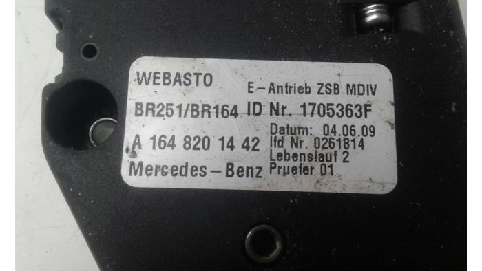 Motor de techo deslizante de un Mercedes-Benz R (W251) 3.0 320 CDI 24V 4-Matic 2009