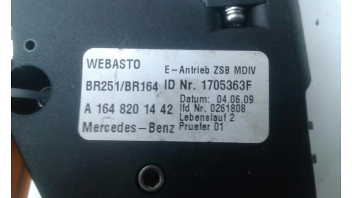 Silnik szyberdachu z Mercedes-Benz R (W251) 3.0 320 CDI 24V 4-Matic 2009