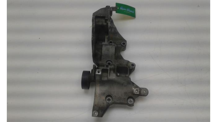 Usagé Support dynamo haut Seat Ibiza IV (6J5) 1.6 TDI 105 Prix € 51,45 Règlement à la marge proposé par Wessel Parts & Service B.V.