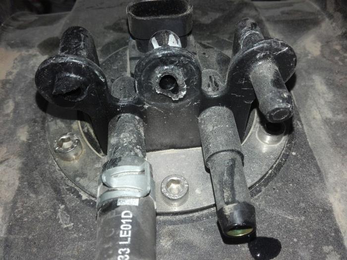 Używane Pompa AdBlue Nissan NT 400 Cabstar 3.0 DCI 35.13 Cena na żądanie oferowane przez Wessel Parts & Service B.V.