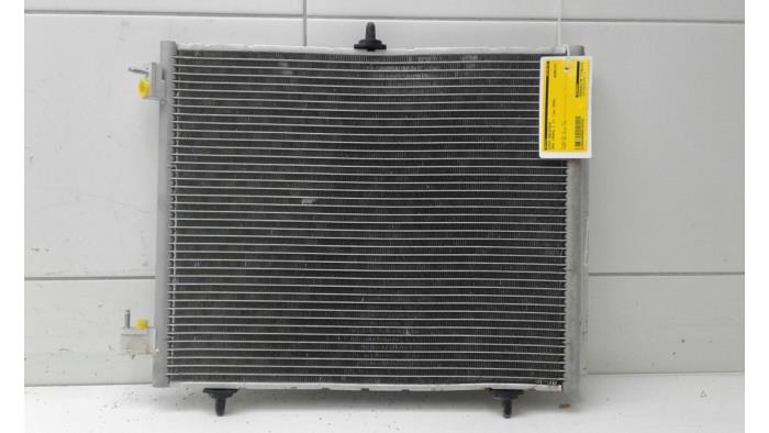 Usagé Radiateur clim Opel Crossland (X) 1.2 12V Prix € 103,95 Règlement à la marge proposé par Wessel Parts & Service B.V.
