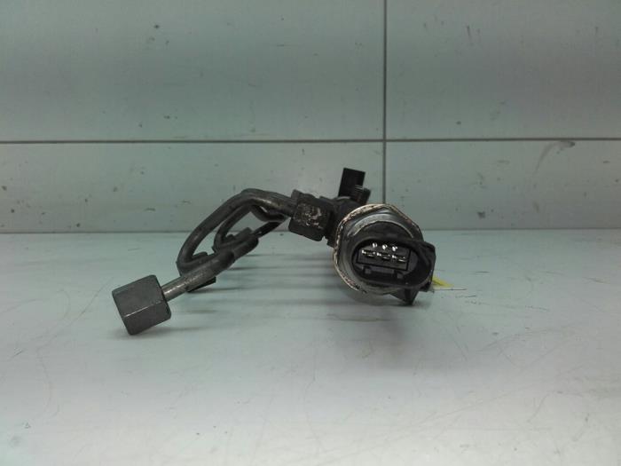 Fuel injector nozzle from a Mercedes-Benz Sprinter 3,5t (906.63) 313 CDI 16V 2014