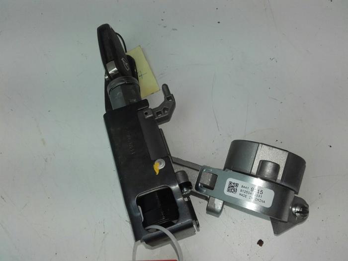 Usagé Kit télécommande Opel Corsa E 1.4 16V Bi-Fuel Prix sur demande proposé par Wessel Parts & Service B.V.