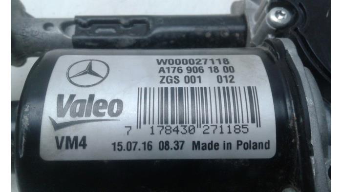 Front wiper motor from a Mercedes-Benz A (W176) 2.2 A-220 CDI 16V 2016