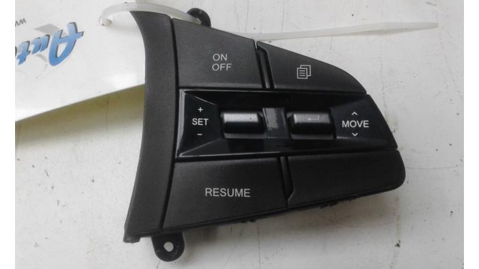 Steering wheel switch from a SsangYong Musso Grand 2.2e-XDi 4x4 2018