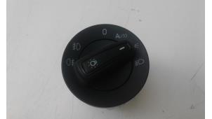 Gebrauchte Licht Schalter Skoda Fabia III (NJ3) 1.2 TSI 16V Preis € 49,00 Margenregelung angeboten von Autobedrijf G.H. Wessel B.V.