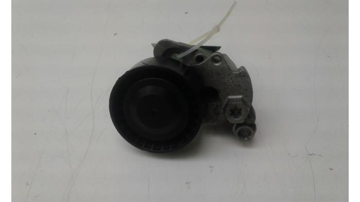 Usados Rodillo tensor correa múltiple Skoda Fabia III (NJ3) 1.2 TSI 16V Precio € 40,95 Norma de margen ofrecido por Wessel Parts & Service B.V.