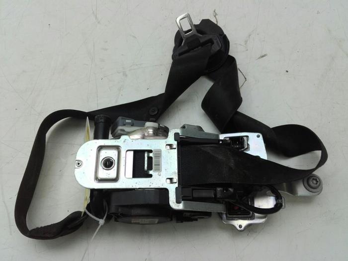 Seatbelt tensioner, left from a Mercedes-Benz E (W212) E-200 CGI 16V BlueEfficiency 2012