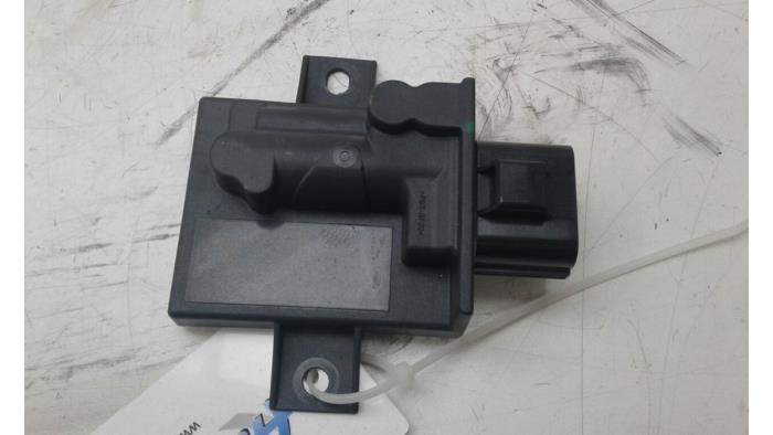 Usagé Module pompe carburant Jaguar XE 2.0 D E-Performance 16V Prix € 51,45 Règlement à la marge proposé par Wessel Parts & Service B.V.