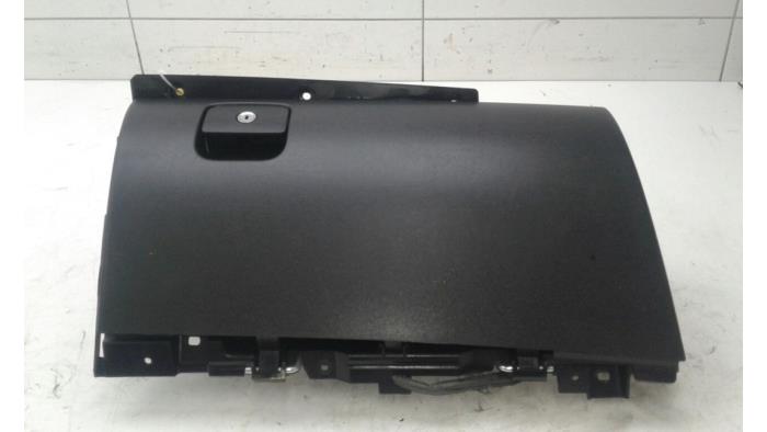 Begagnade Handskfack Jaguar XE 2.0 D E-Performance 16V Pris € 103,95 Marginaltabell erbjuds av Wessel Parts & Service B.V.