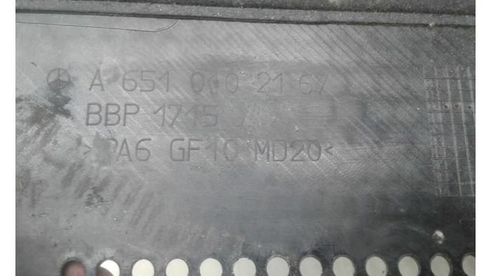 Gebrauchte Abdeckblech Motor Mercedes C (W204) 2.2 C-180 CDI 16V BlueEFFICIENCY Preis € 82,95 Margenregelung angeboten von Wessel Parts & Service B.V.