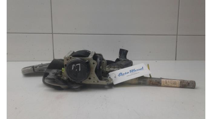 Seatbelt tensioner, left from a Kia Sportage (QL) 1.6 GDI 16V 4x2 2019