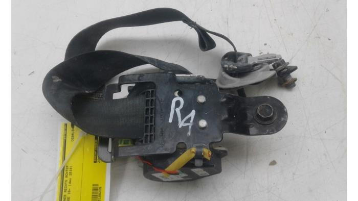 Rear seatbelt tensioner, right from a Kia Sportage (QL) 1.6 GDI 16V 4x2 2019