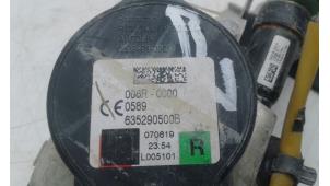 Used Seatbelt tensioner, right Kia Sportage (QL) 1.6 GDI 16V 4x2 Price on request offered by Autobedrijf G.H. Wessel B.V.