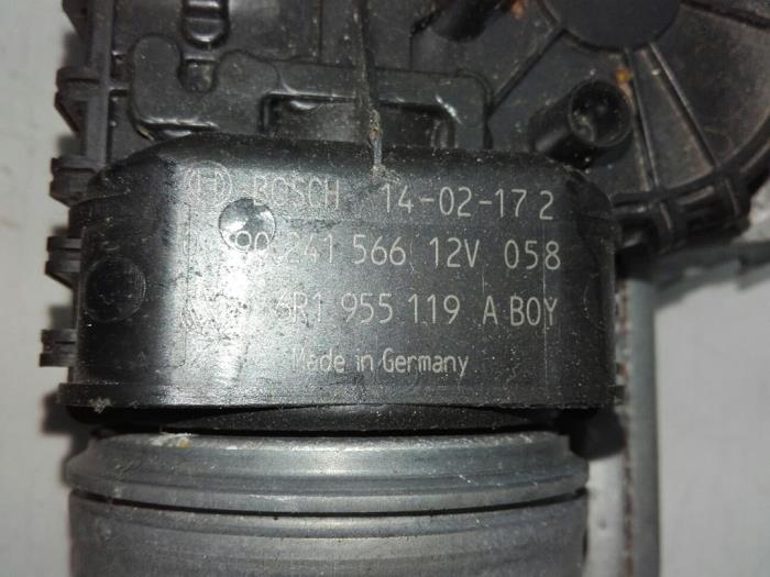 Front wiper motor from a Volkswagen Up! (121)  2014