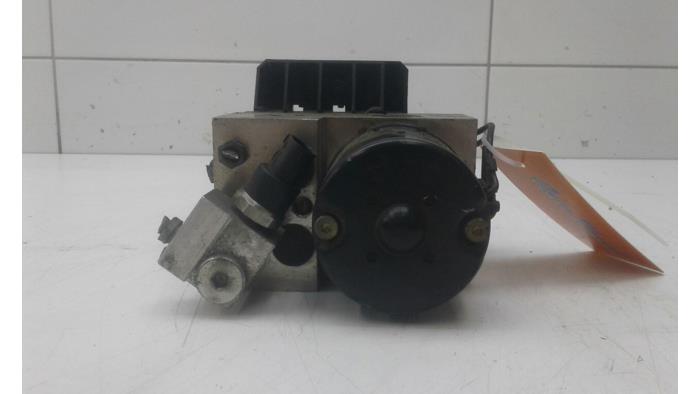 Usagé Bloc ABS Mercedes S (W220) 3.2 S-320 CDI 24V Prix € 51,45 Règlement à la marge proposé par Wessel Parts & Service B.V.