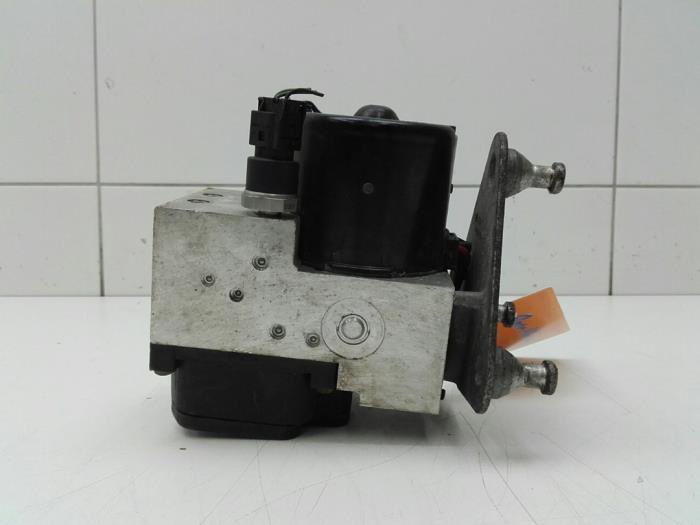 Usagé Bloc ABS Mercedes A (W168) 1.7 A-170 CDI 16V Prix € 51,45 Règlement à la marge proposé par Wessel Parts & Service B.V.
