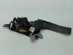 Used Seatbelt tensioner, left Kia Ceed (CDB5/CDBB) 1.4i 16V Price on request offered by Autobedrijf G.H. Wessel B.V.