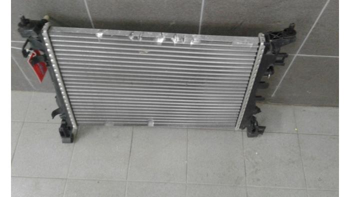 Usagé Radiateur Opel Corsa E 1.4 16V Bi-Fuel Prix € 51,45 Règlement à la marge proposé par Wessel Parts & Service B.V.