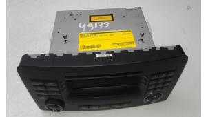 Gebrauchte Radio CD Spieler Mercedes ML II (164/4JG) 3.0 ML-320 CDI 4-Matic V6 24V Preis € 225,00 Margenregelung angeboten von Autobedrijf G.H. Wessel B.V.